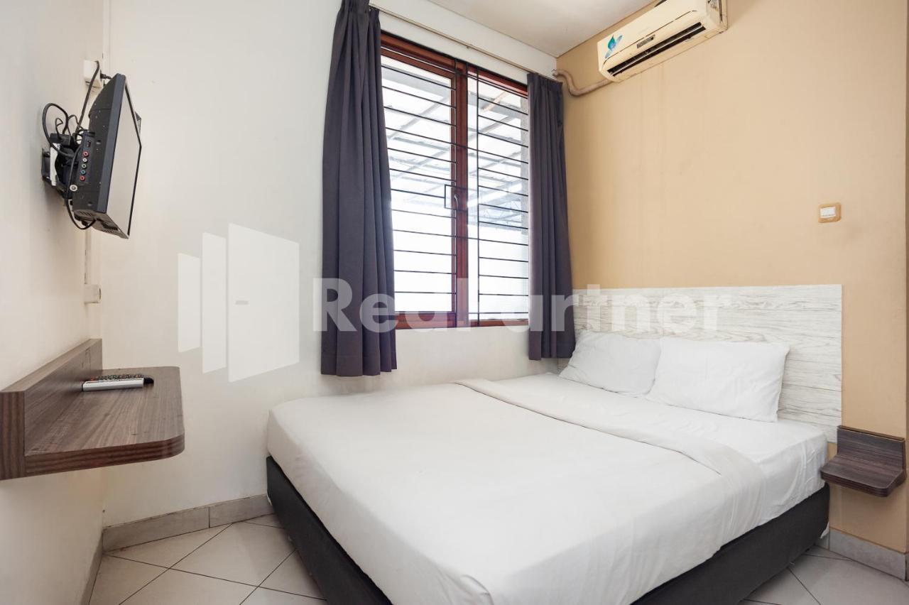 One 2 Near Slipi Jaya Mall Mitra Reddoorz Jakarta