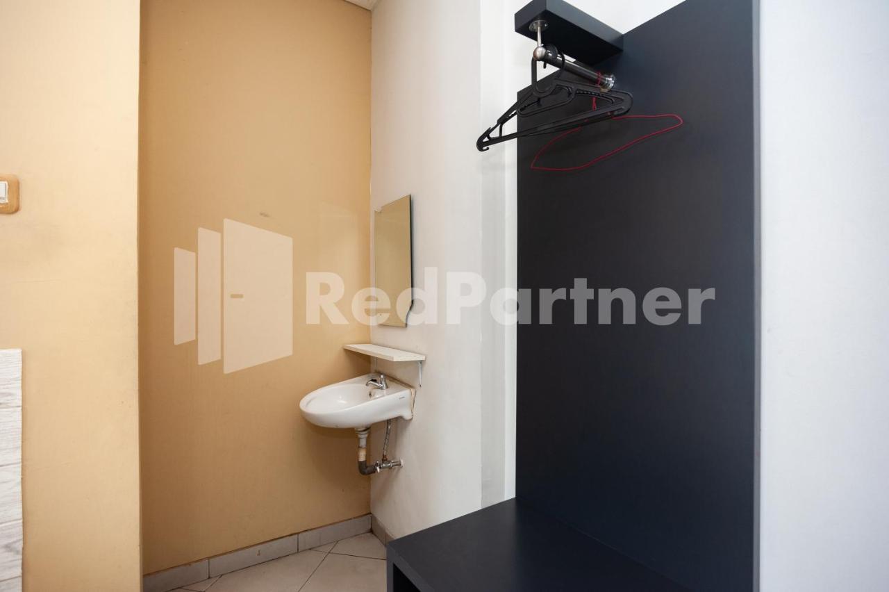 One 2 Near Slipi Jaya Mall Mitra Reddoorz Jakarta
