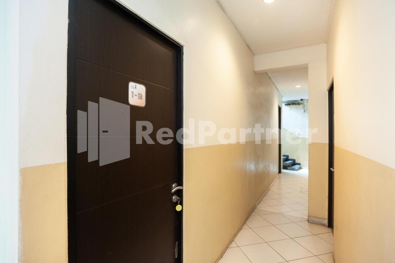 One 2 Near Slipi Jaya Mall Mitra Reddoorz Hotel Jakarta