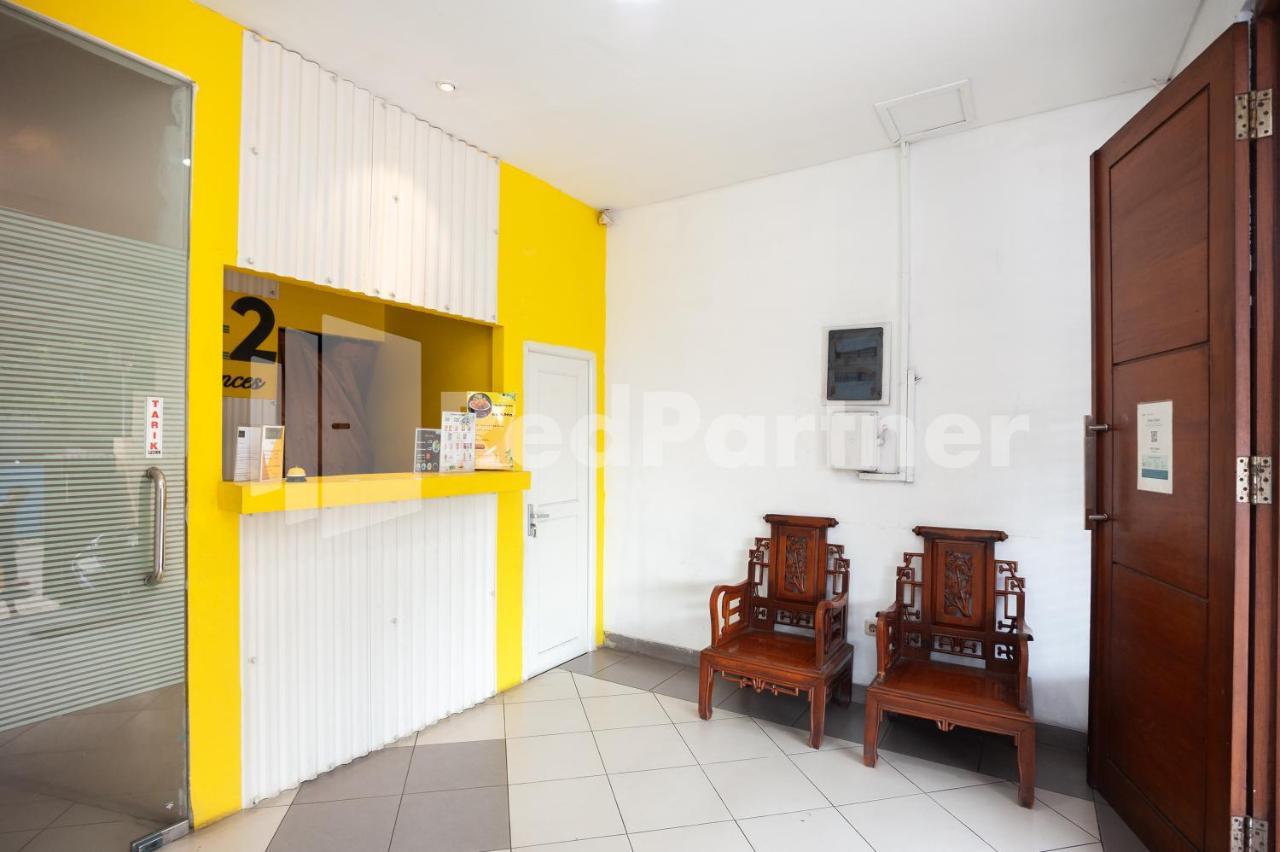 One 2 Near Slipi Jaya Mall Mitra Reddoorz Hotel 2*