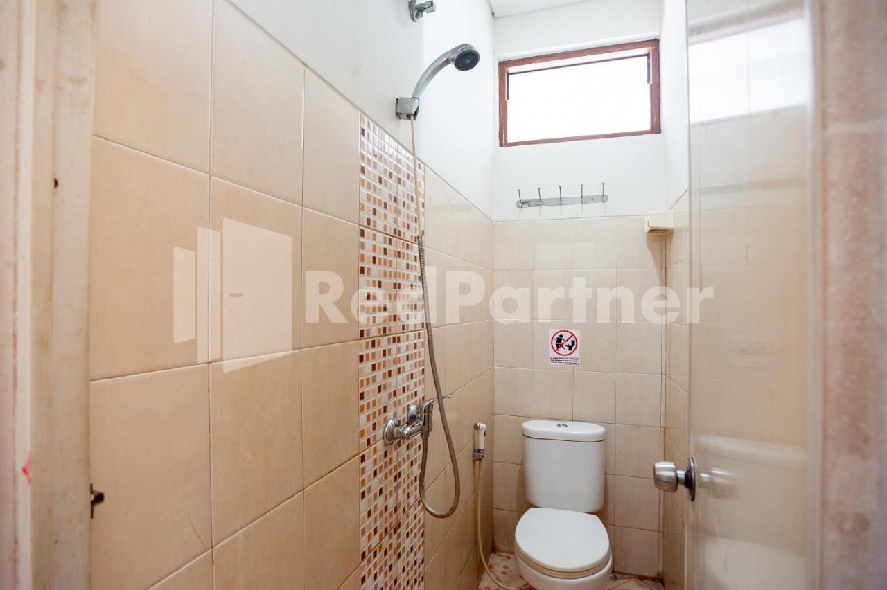 One 2 Near Slipi Jaya Mall Mitra Reddoorz Hotel