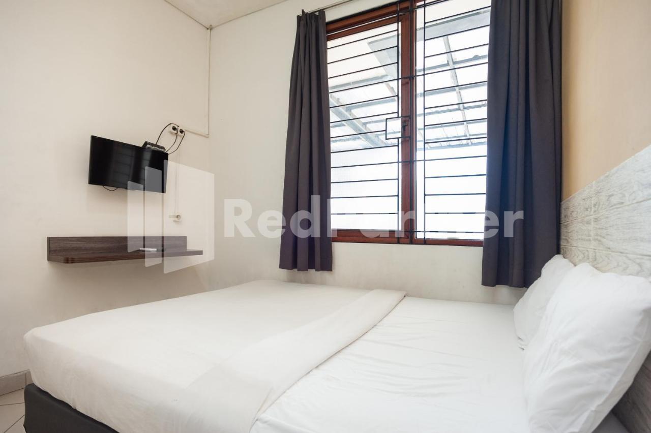 One 2 Near Slipi Jaya Mall Mitra Reddoorz Jakarta