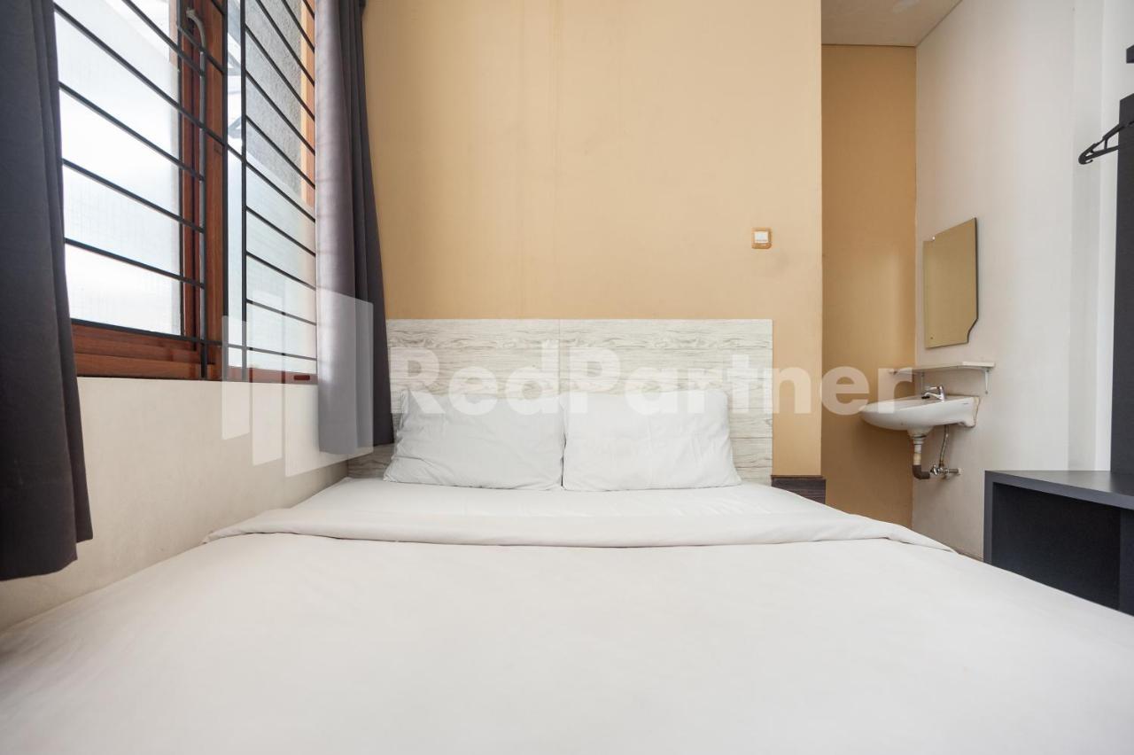 Hotel One 2 Near Slipi Jaya Mall Mitra Reddoorz Jakarta