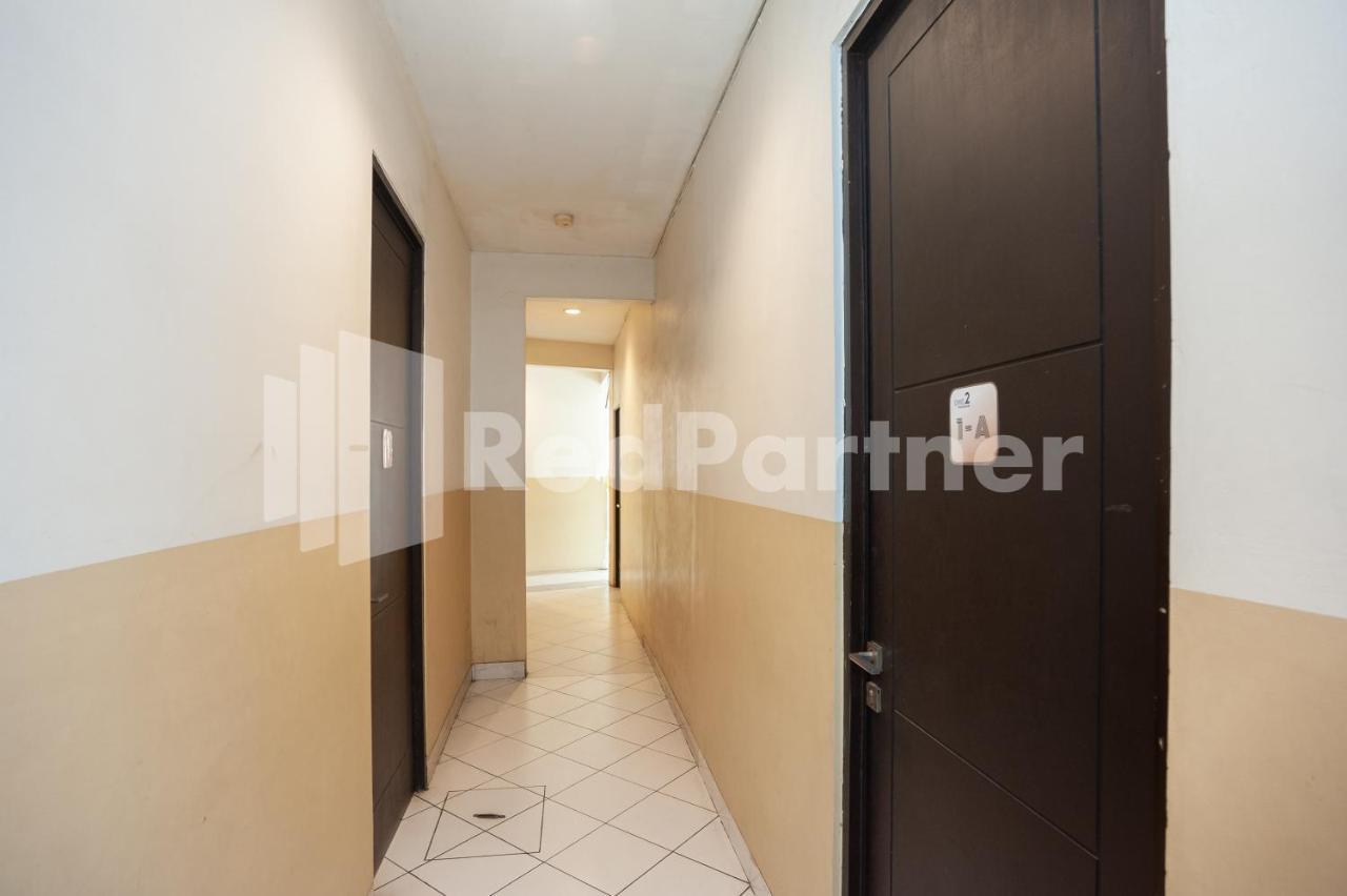 One 2 Near Slipi Jaya Mall Mitra Reddoorz 2*